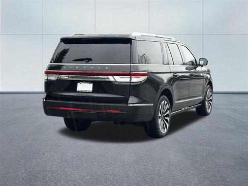 Infinite Black Metallic Clearcoat 2023 Lincoln Navigator Reserve