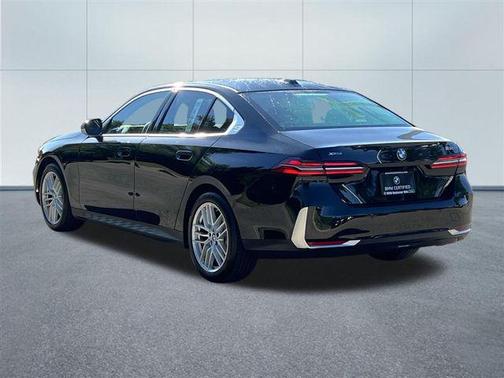 2025 BMW 530 i xDrive