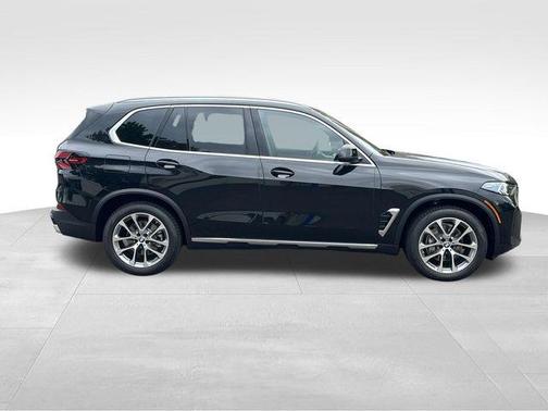 Black Sapphire Metallic 2026 BMW X5 xDrive40i