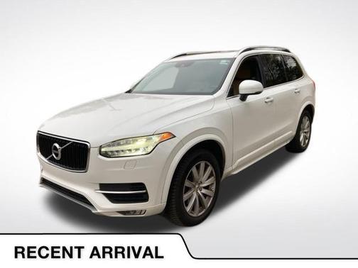 2016 Volvo XC90 T6 Momentum