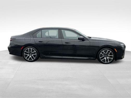 Black Sapphire Metallic 2026 BMW i7 xDrive60