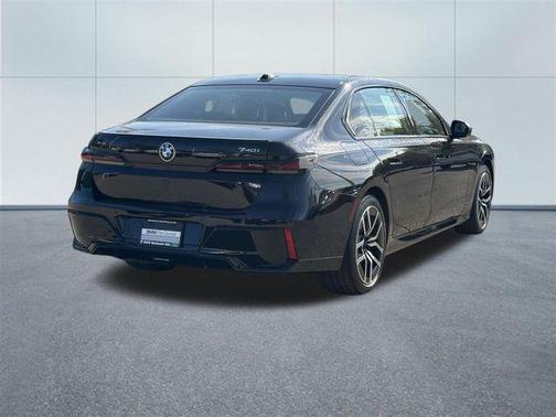 Carbon Black Metallic 2026 BMW 740 xDrive