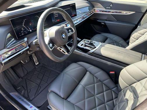 Carbon Black Metallic 2026 BMW 740 xDrive