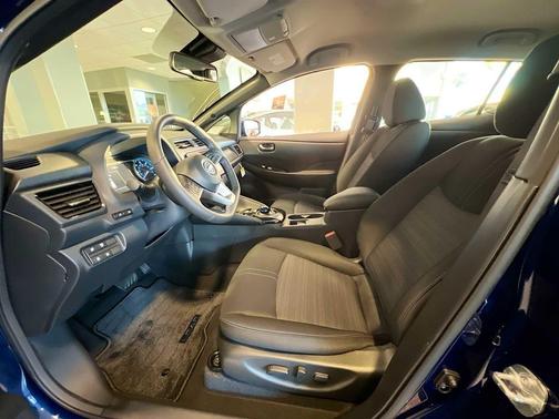 Deep Blue Pearl 2024 Nissan Leaf SV PLUS