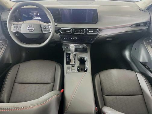 Aspen White Tricoat/Super Black 2026 Nissan Sentra SR