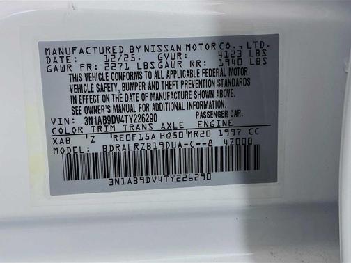 Aspen White Tricoat/Super Black 2026 Nissan Sentra SR