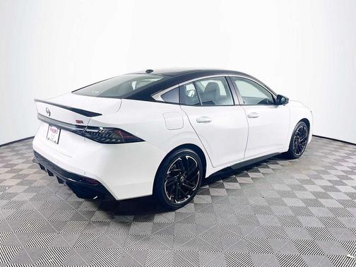 Aspen White Tricoat/Super Black 2026 Nissan Sentra SR