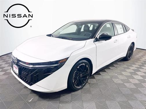 Aspen White Tricoat/Super Black 2026 Nissan Sentra SR