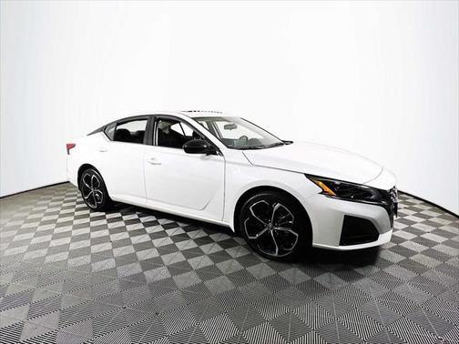 2023 Nissan Altima SR Intelligent AWD