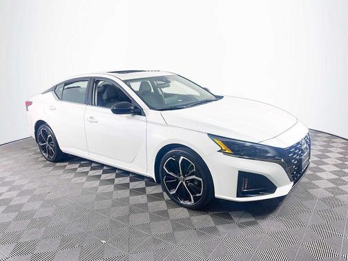 2023 Nissan Altima SR Intelligent AWD