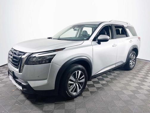 2025 Nissan Pathfinder SL 4WD