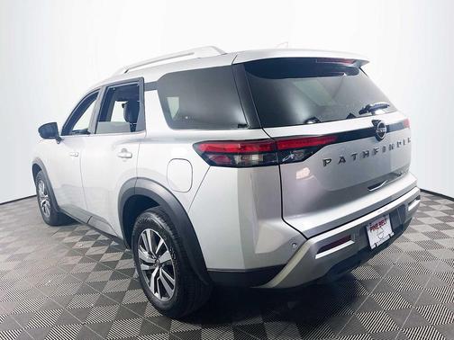 2025 Nissan Pathfinder SL 4WD