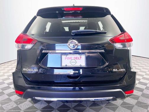Magnetic Black 2018 Nissan Rogue SL