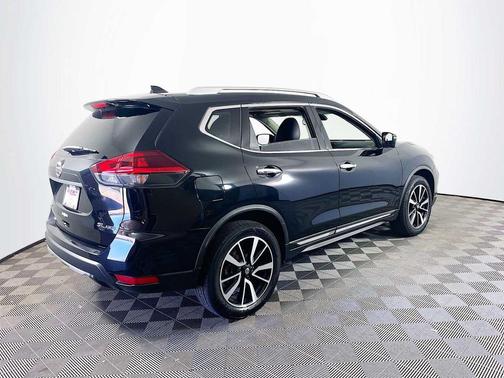 Magnetic Black 2018 Nissan Rogue SL