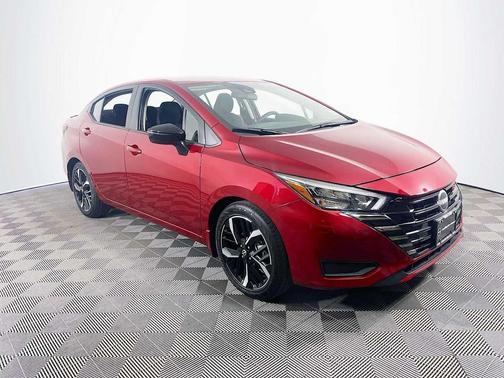 Scarlet Ember Tintcoat 2025 Nissan Versa 1.6 S