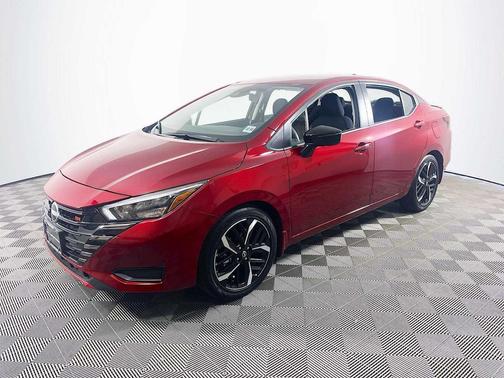 Scarlet Ember Tintcoat 2025 Nissan Versa 1.6 S