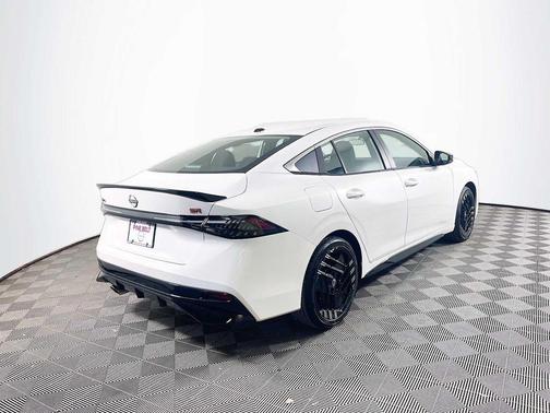 Aspen White Tricoat 2026 Nissan Sentra SR