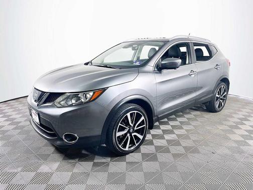 Gun Metallic 2017 Nissan Rogue Sport SL