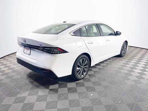Aspen White Tricoat 2026 Nissan Sentra SL