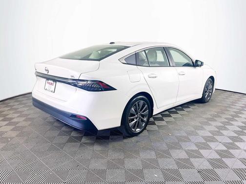 Aspen White Tricoat 2026 Nissan Sentra SL