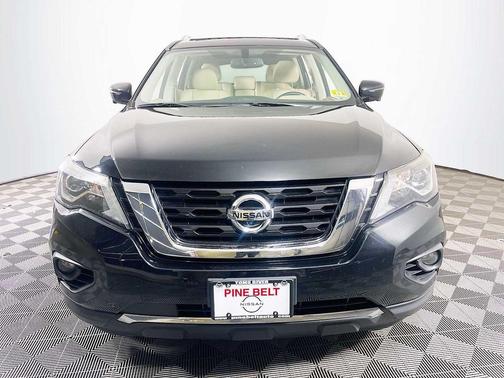 2019 Nissan Pathfinder SL