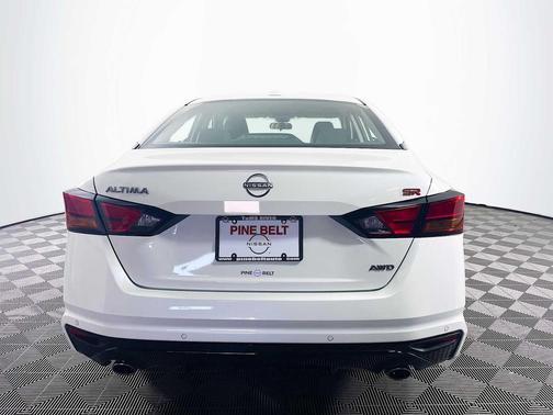 Pearl White Tricoat 2025 Nissan Altima SR AWD