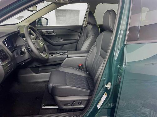 Obsidian Green 2026 Nissan Rogue Platinum