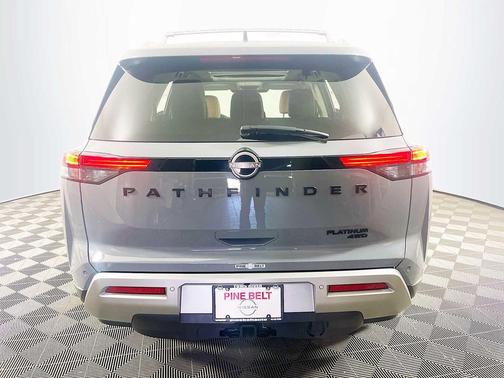 2023 Nissan Pathfinder Platinum 4WD