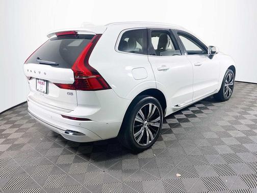 2022 Volvo XC60 B5 Inscription