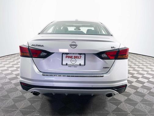 Brilliant Silver Metallic 2023 Nissan Altima 2.5 SL