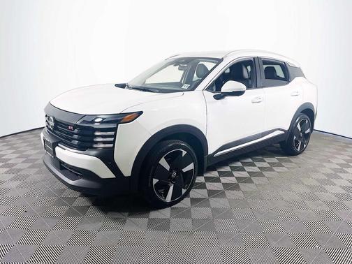 Aspen White Tricoat 2025 Nissan Kicks SR
