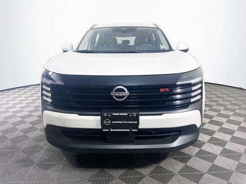 Aspen White Tricoat 2025 Nissan Kicks SR