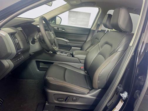 Super Black 2026 Nissan Pathfinder SL