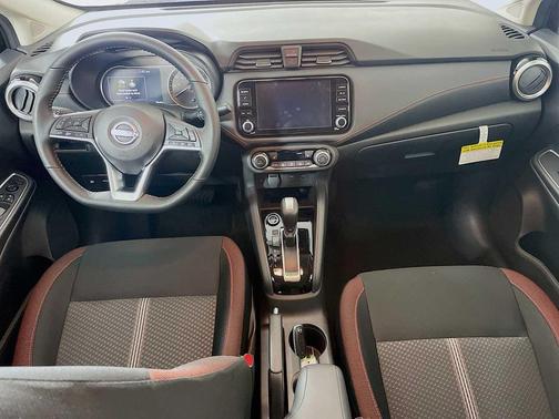 Super Black 2025 Nissan Versa 1.6 S