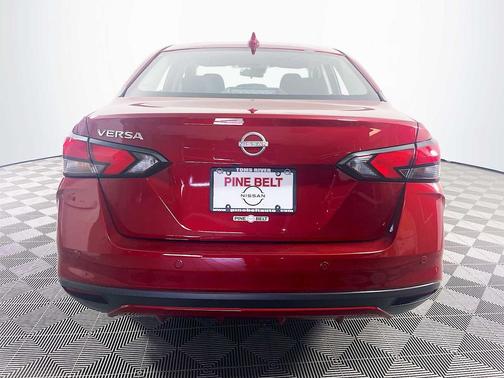 Scarlet Ember Tintcoat 2025 Nissan Versa 1.6 SV