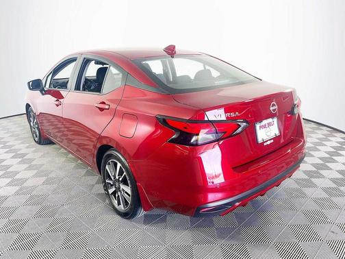 Scarlet Ember Tintcoat 2025 Nissan Versa 1.6 SV