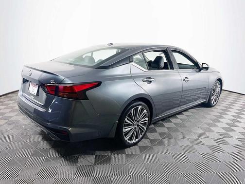 2025 Nissan Altima SL FWD