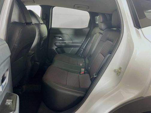 Aspen White Tricoat 2026 Nissan Kicks SR