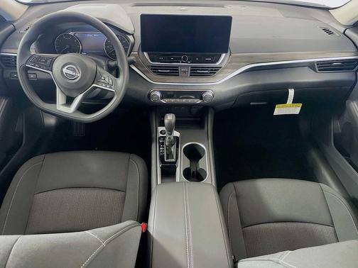 Pearl White Tricoat 2026 Nissan Altima SV FWD