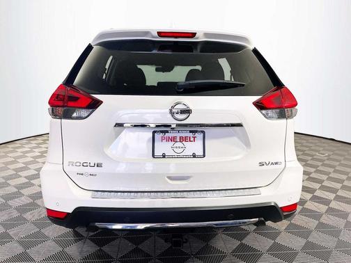 Pearl White Tricoat 2020 Nissan Rogue SV