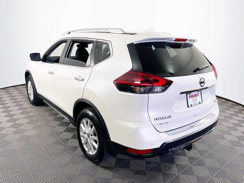 Pearl White Tricoat 2020 Nissan Rogue SV