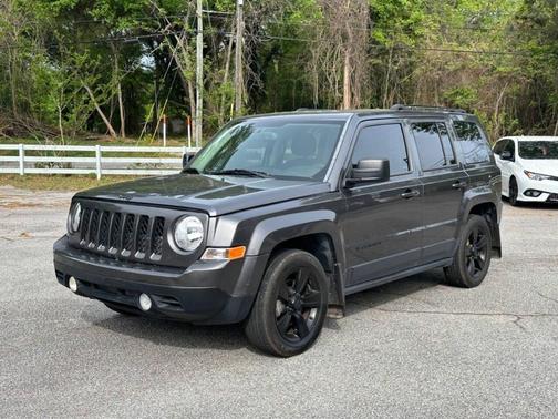 Granite Crystal Metallic Clearcoat 2014 Jeep Patriot Altitude