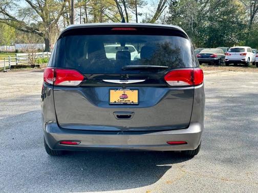 Granite Crystal Metallic Clearcoat 2022 Chrysler Voyager LX