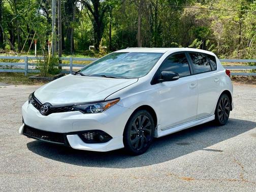 Blizzard Pearl 2017 Toyota Corolla iM Base