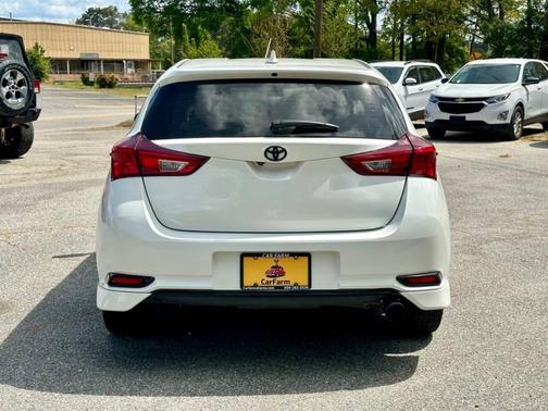 Blizzard Pearl 2017 Toyota Corolla iM Base