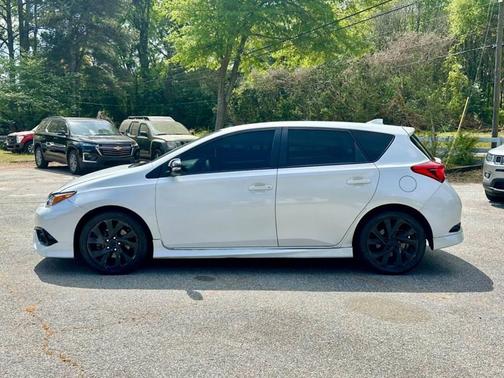 Blizzard Pearl 2017 Toyota Corolla iM Base