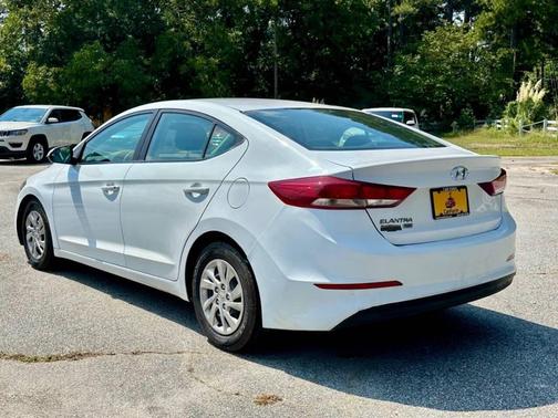 2018 Hyundai ELANTRA SE