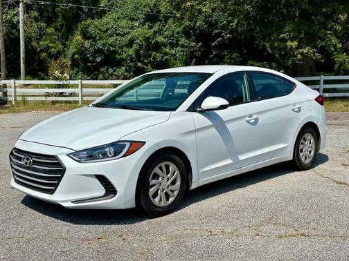 2018 Hyundai ELANTRA SE