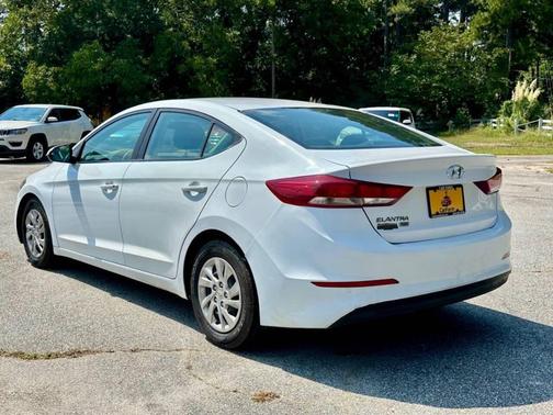 2018 Hyundai ELANTRA SE