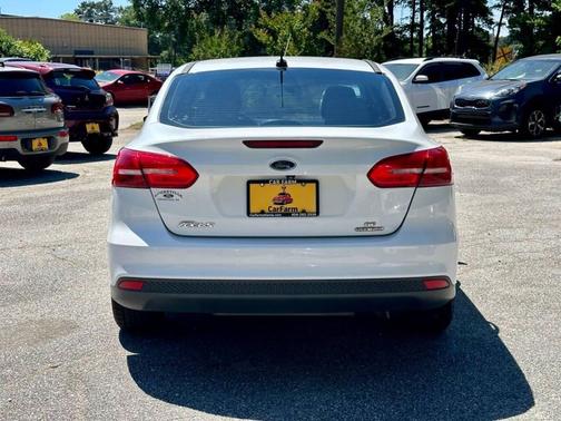 Oxford White 2015 Ford Focus SE